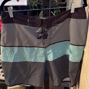 🌞Quicksilver board shorts 34